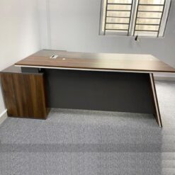 Bàn Có Hộc 2 Kệ Dành Cho Giám Đốc