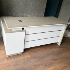 Bàn Giám Đốc Chữ L Màu Kem Tối Giản