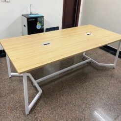 Bàn Họp 2m4 Chân Kim Loại Màu Sáng Bắt Mắt