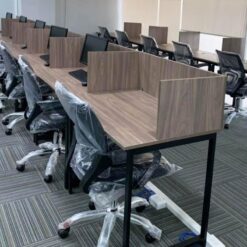 Bàn Làm Việc Nhóm Có Vách Ngăn Khung Sắt 1m2
