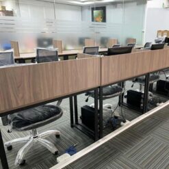 Bàn Làm Việc Nhóm Có Vách Ngăn Khung Sắt 1m2