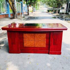 Bàn Lãnh Đạo Màu Đỏ Đô 1m6 Ấn Tượng