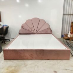 Giường Bọc Nệm Nhung Hồng 2m Hiện Đại