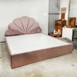 Giường Bọc Nệm Nhung Hồng 2m Hiện Đại